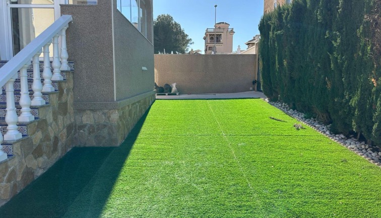Resale - Chalet - Torrevieja - Villamartín