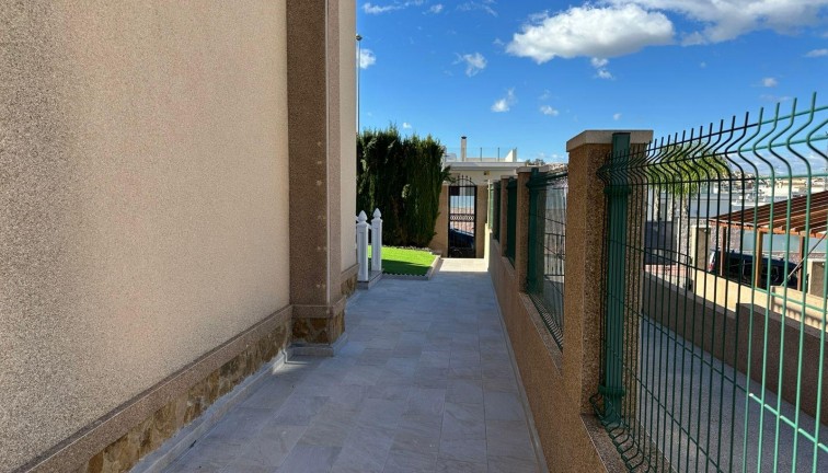Resale - Chalet - Torrevieja - Villamartín