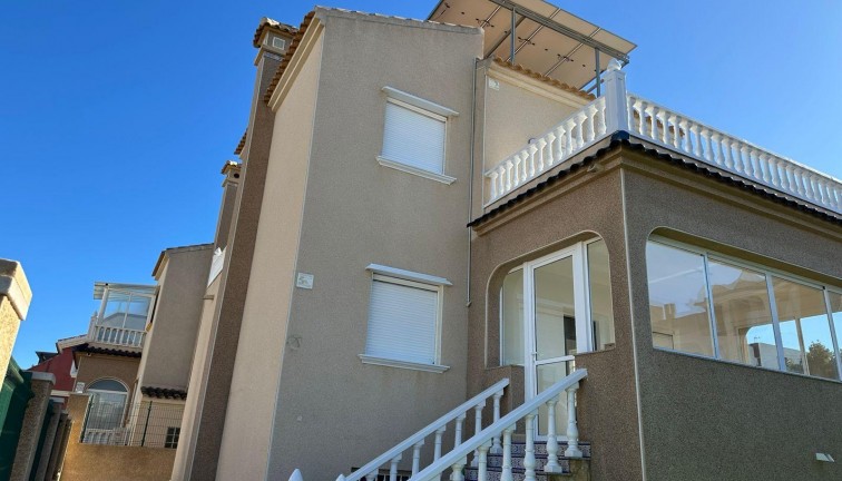 Resale - Chalet - Torrevieja - Villamartín