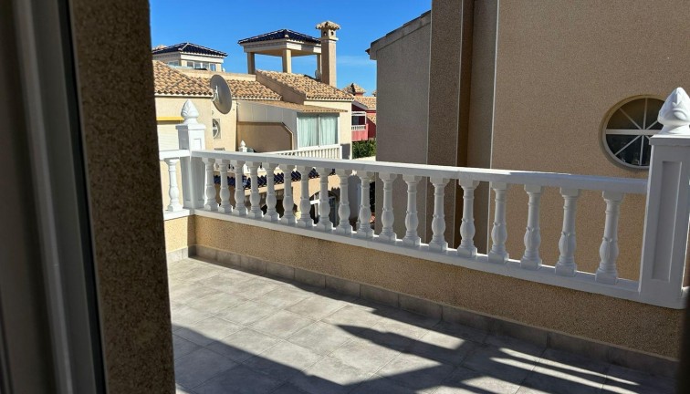 Resale - Chalet - Torrevieja - Villamartín