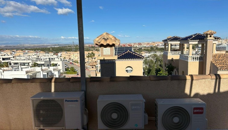 Resale - Chalet - Torrevieja - Villamartín