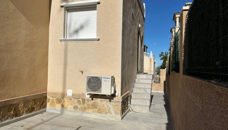 Resale - Chalet - Torrevieja - Villamartín