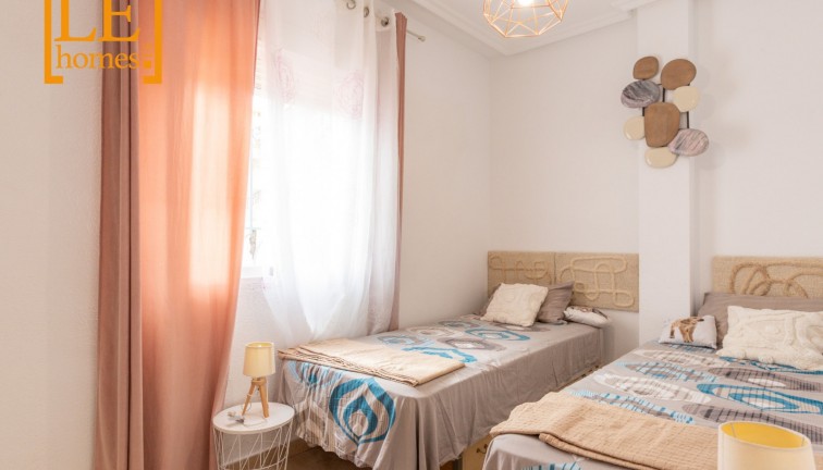 Resale - Bungalow - Torrevieja - Aguas Nuevas