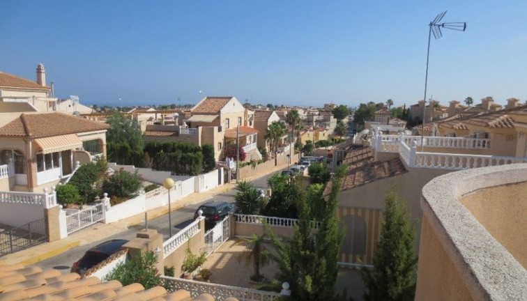 Jälleenmyynti - Erillistalo - Orihuela Costa - Villamartín