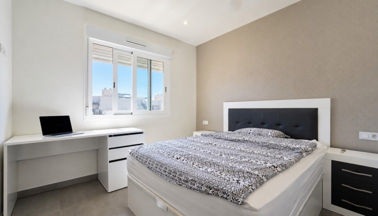 Reventa - Apartamento / piso - Torrevieja - Aguas Nuevas