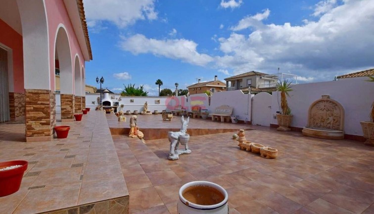 Resale - Chalet - Cabo Roig