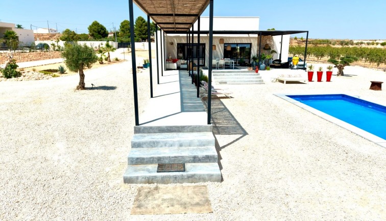 Resale - Chalet - Pinoso