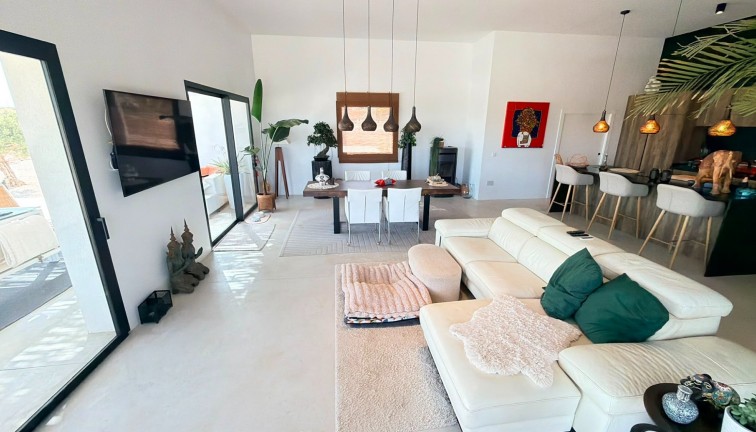 Resale - Chalet - Pinoso