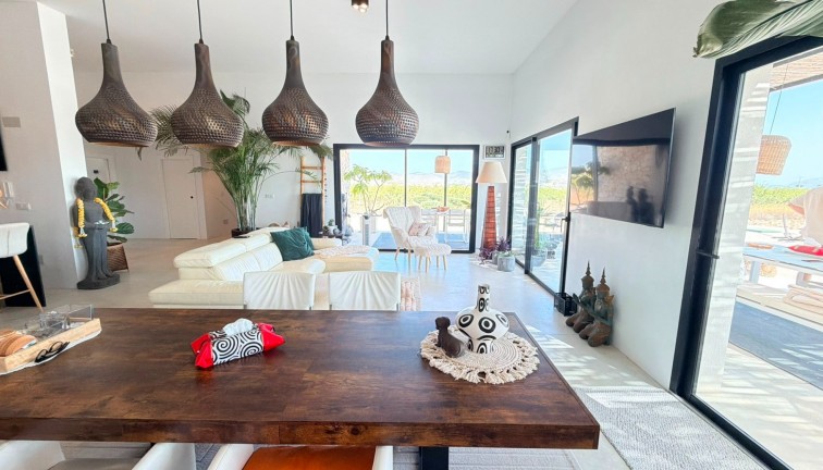 Resale - Chalet - Pinoso