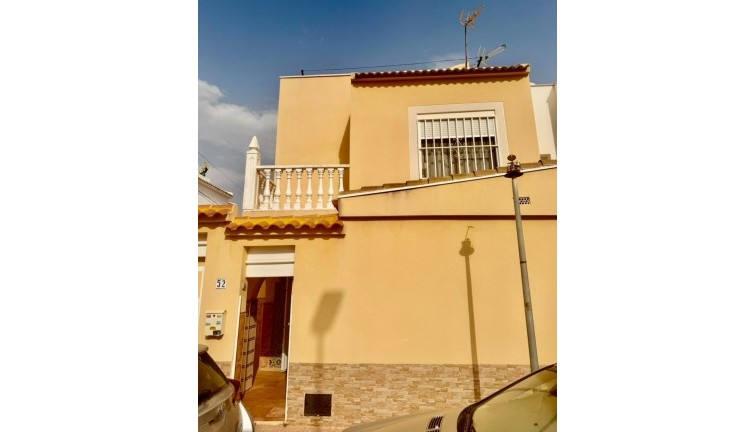 Reventa - Casa adosada - Torrevieja