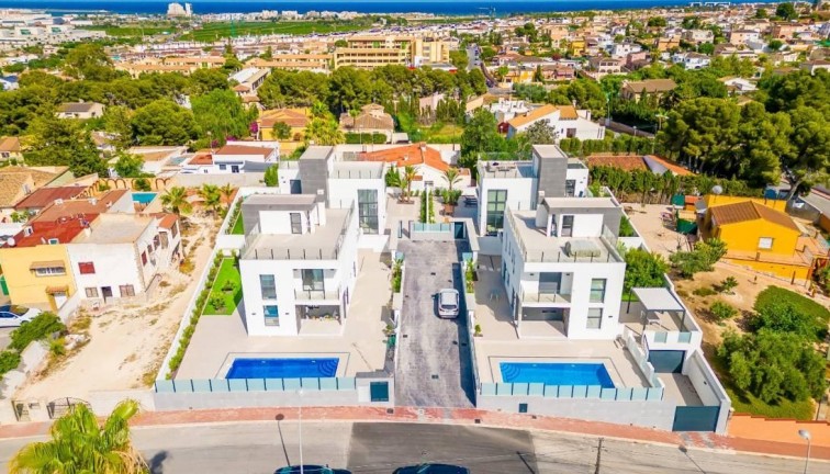Resale - Chalet - Torrevieja - Los Balcones