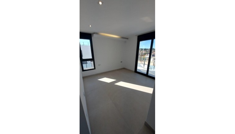 Resale - Chalet - Torrevieja - Los Balcones