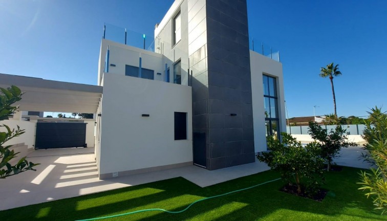 Resale - Chalet - Torrevieja - Los Balcones