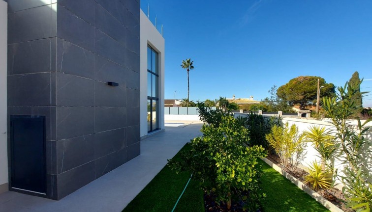 Resale - Chalet - Torrevieja - Los Balcones