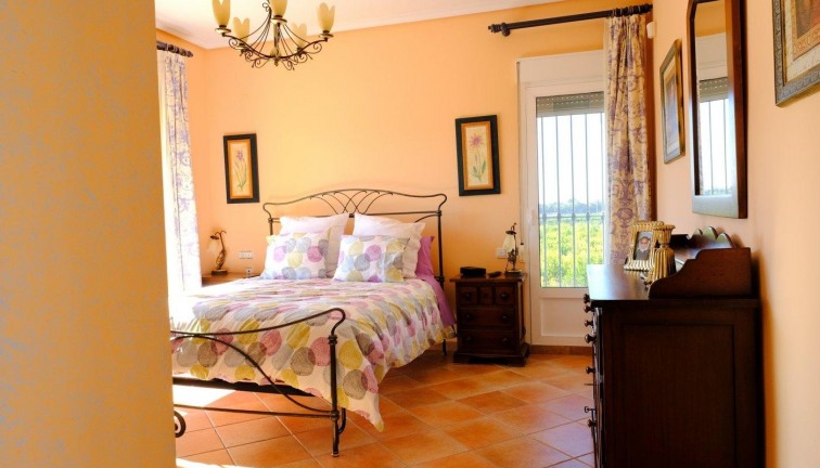 Resale - Chalet - Orihuela