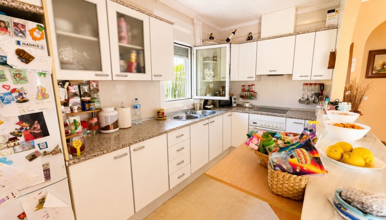 Resale - Chalet - Torrevieja - La Siesta