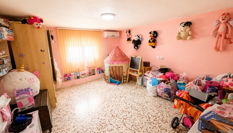Resale - Chalet - Torrevieja - La Siesta