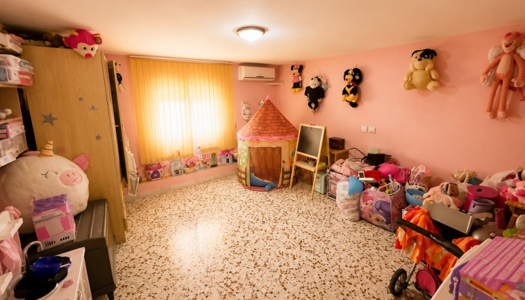 Resale - Chalet - Torrevieja - La Siesta