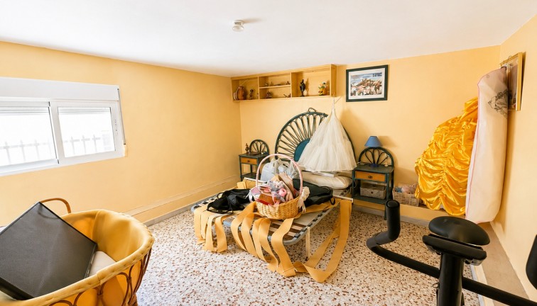 Resale - Chalet - Torrevieja - La Siesta