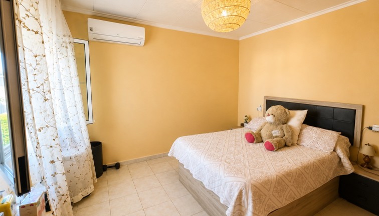 Resale - Chalet - Torrevieja - La Siesta
