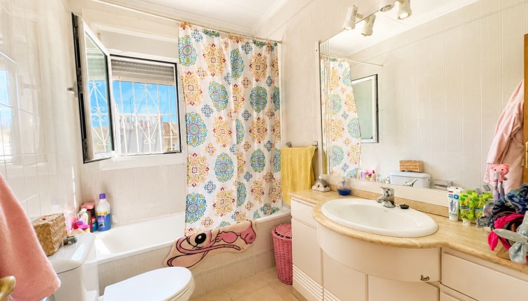 Resale - Chalet - Torrevieja - La Siesta