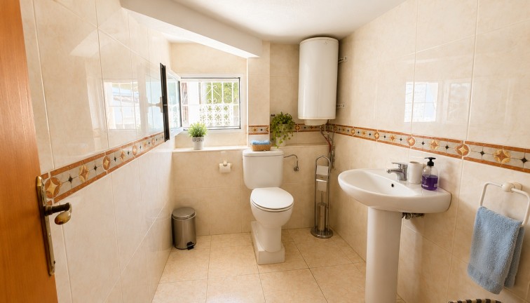 Resale - Chalet - Torrevieja - La Siesta