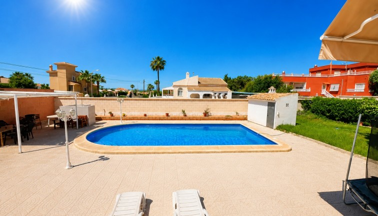 Resale - Chalet - Torrevieja - La Siesta