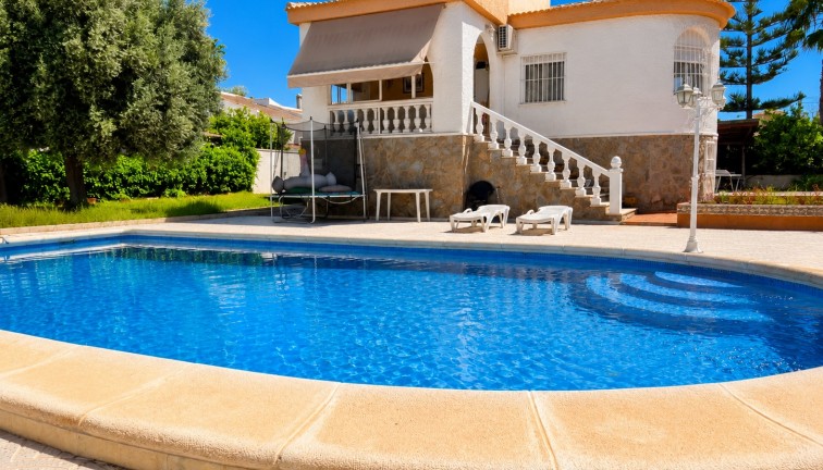 Resale - Chalet - Torrevieja - La Siesta