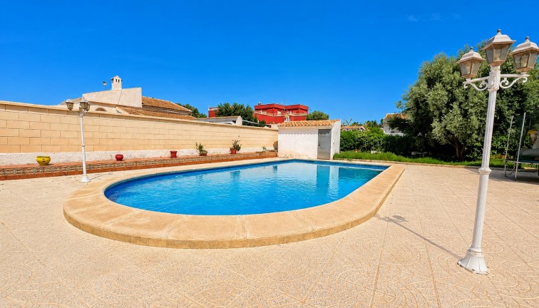 Resale - Chalet - Torrevieja - La Siesta
