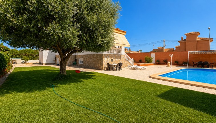 Resale - Chalet - Torrevieja - La Siesta