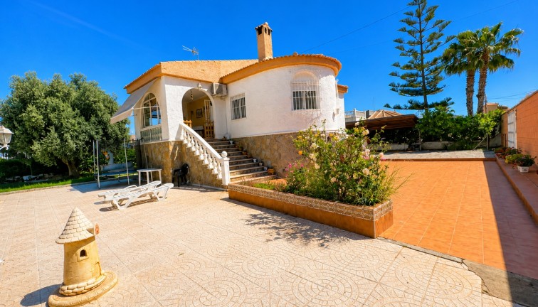 Resale - Chalet - Torrevieja - La Siesta