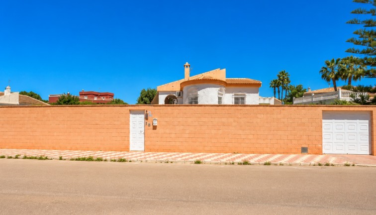 Resale - Chalet - Torrevieja - La Siesta
