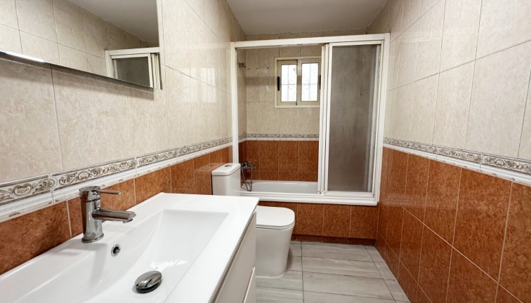 Reventa - Apartamento dúplex - Torrevieja
