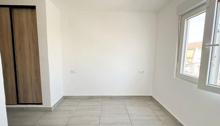 Reventa - Apartamento dúplex - Torrevieja