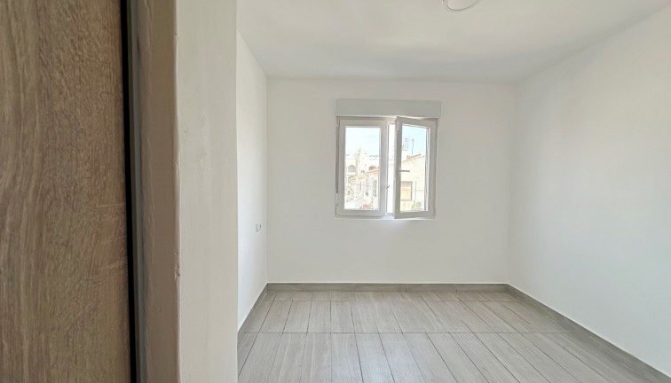 Reventa - Apartamento dúplex - Torrevieja