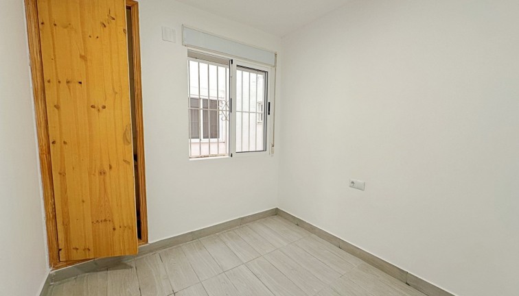 Reventa - Apartamento dúplex - Torrevieja