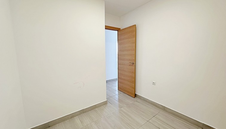 Reventa - Apartamento dúplex - Torrevieja