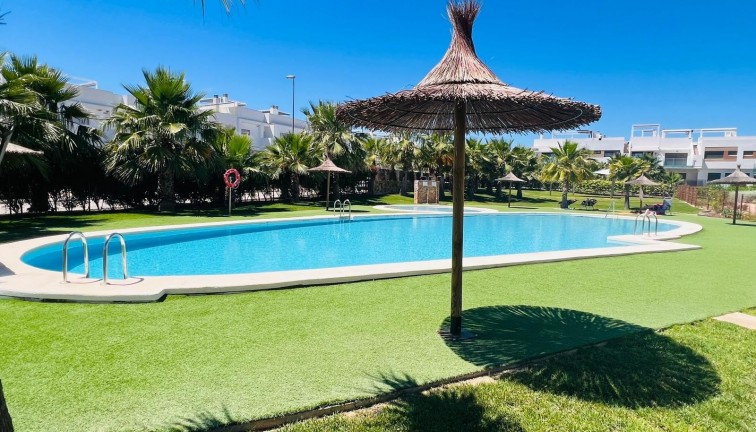 Jälleenmyynti - Asunto - Entre Naranjos - Vistabella Golf