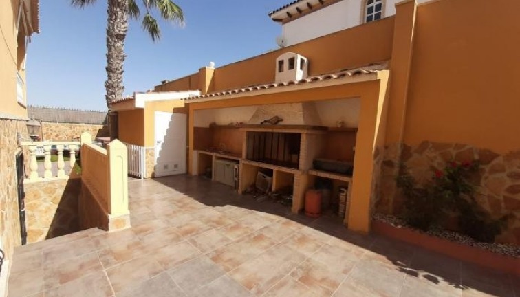 Resale - Chalet - Torrevieja - Aguas Nuevas