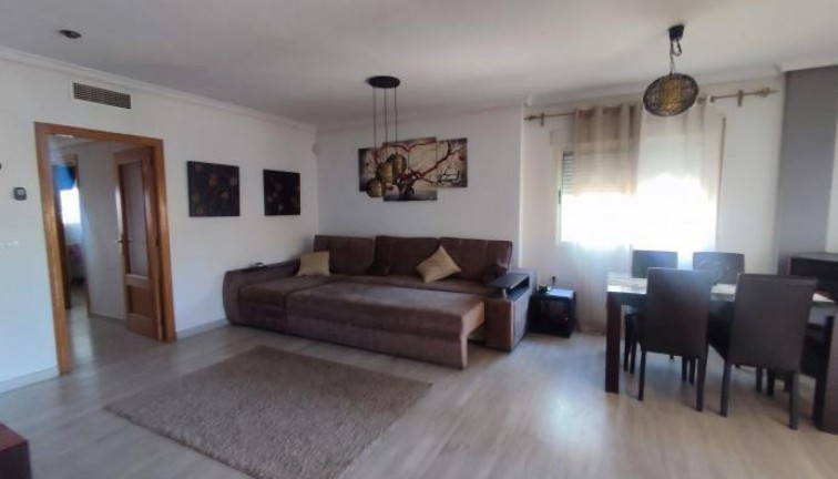 Resale - Chalet - Torrevieja - Aguas Nuevas