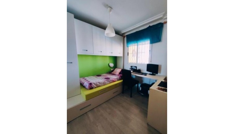 Resale - Chalet - Torrevieja - Aguas Nuevas