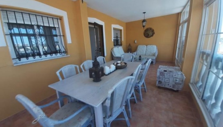 Resale - Chalet - Torrevieja - Aguas Nuevas