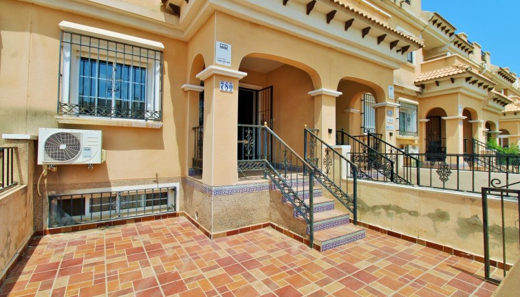 Resale - Semi-Detached - Villamartín