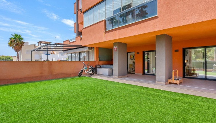 Resale - Apartment - Villamartín