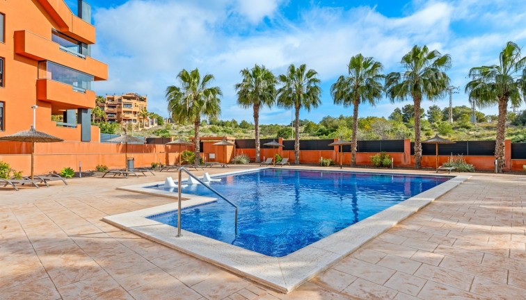 Resale - Apartment - Villamartín