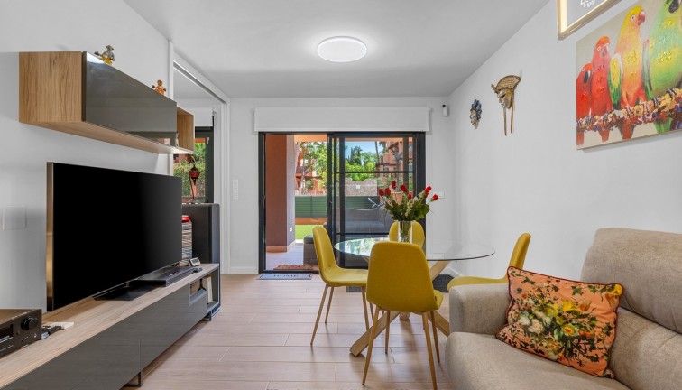 Resale - Apartment - Villamartín