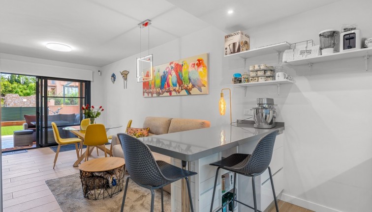 Resale - Apartment - Villamartín