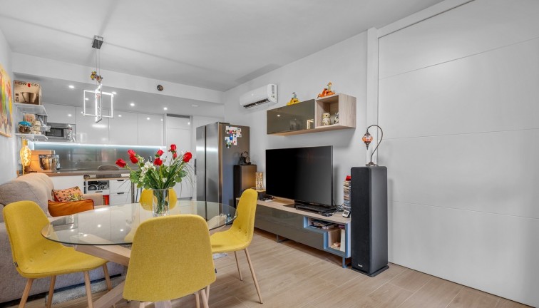Resale - Apartment - Villamartín