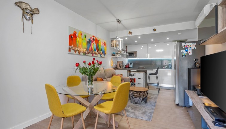 Resale - Apartment - Villamartín
