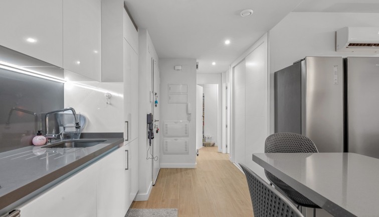 Resale - Apartment - Villamartín